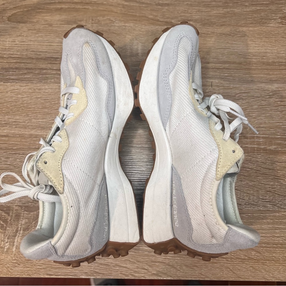 New Balance 327 Women’s Sneakers White Grey Gum Sole | Size 6.5 - Picture 4 of 7
